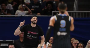 Ex-jogadores da NBA Enes Kanter Freedom e Royce White inelegíveis para jogar na WNBA, dizem fontes