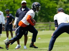 O segurança do Bears, Kobe Bryant, deve perder 4 a 6 meses após passar por uma cirurgia no joelho