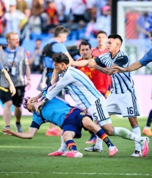 https3A2F2Fmedia.zenfs_.com2Fen2Fall_out_soccer_2762F2061c3abcfdbef9ec93acb0b82620f5c.jpg