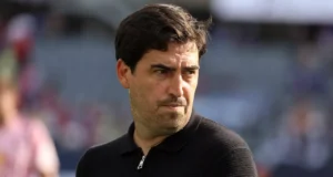 Andoni Iraola ainda indeciso sobre a sensação do Liverpool de 21 anos, o tempo está se esgotando