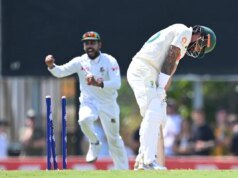 A Austrália descartou Weatherold, convocando Renshaw após a derrota chocante para Bangladesh no primeiro teste de críquete