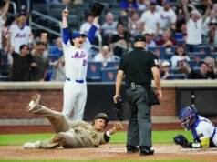 Benz e Ewing acertaram os Padres no home plate na vitória do Mets por 2 a 1.
