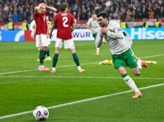 O Real Betis, time da Liga dos Campeões, contratou o atacante irlandês Troy Parrott