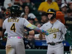 Rally de atletismo com 3 corridas na 8ª entrada para vencer o Astros por 4-3, quebrando a derrapagem de 5 jogos