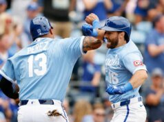 Loftin e Rave HRs, os 3 RBIs de Isbel ajudam Royals a vencer o 8º jogo consecutivo por 11-7 sobre Tigers