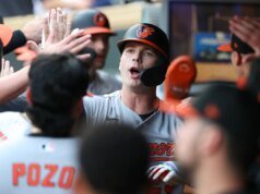 Alonso, Henderson e Encarnacion-Strand foram homenageados pelos Orioles na vitória por 5 a 2 sobre os Twins.