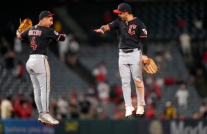 Ramirez teve 5 RBIs e Kwan teve 5 rebatidas enquanto os Guardians derrotavam os Angels por 8-6 em 10 entradas.