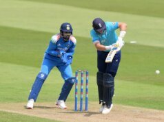 A Inglaterra suspendeu o toque de recolher à meia-noite para o time masculino de críquete sob o comando do novo capitão Joe Root