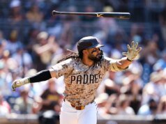 Tatis homenageia duas vezes, faz 4 corridas para levar Padres à vitória por 8-1, raspagem de 3 jogos sobre Twins