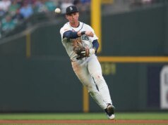 Os Mariners estão enviando o premiado shortstop novato Colt Emerson para os menores, dizem fontes da AP