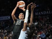 Wilson e Young dobram quando Tempo vence Aces por 93-73 no primeiro jogo sem Smith