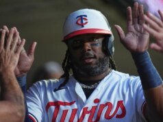 A dobradinha de 2 corridas de Josh Bell na abertura e o bullpen dos Twins mantiveram o Braves na vitória por 4-2.