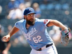 Os Royals venceram sua quinta vitória consecutiva com uma vitória de quatro jogos sobre o Witt Homers Athletics