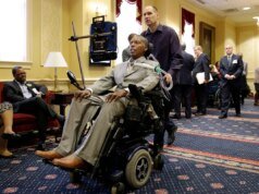OJ Brigance, que ganhou um Super Bowl com o Baltimore Ravens antes de lutar contra a ELA, morre aos 56 anos