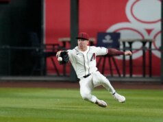 Ryan Waldschmidt acertou um HR de 2 corridas que venceu o jogo com 2 eliminações no dia 9 para enviar os Cubs para 5-4.
