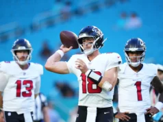 O novato dos Falcons, QB Jack Strand, faz parte da lista inicial de 53 jogadores