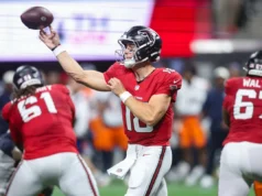 Falcons QB Jack Strand lança primeiro passe NFL TD para RB Cash Jones