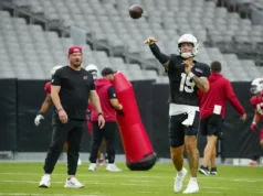 Carson Beck perdeu o jogo da pré-temporada contra os Raiders devido a uma lesão