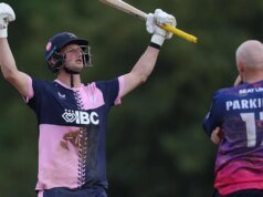 Holman levou o Middlesex à sua primeira final da Lista A em 36 anos