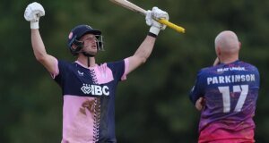 Holman levou o Middlesex à sua primeira final da Lista A em 36 anos