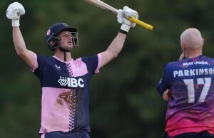 Holman levou o Middlesex à sua primeira final da Lista A em 36 anos