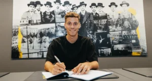 Este número de elenco será dado a Giannis Konstantelias no BVB