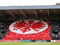 OFICIAL: Jeremiah Maluze estende contrato com Eintracht Frankfurt