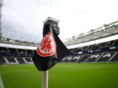 OFICIAL: PSV anunciou que Oteng-Mensah vai assinar com o Eintracht Frankfurt