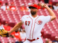 Obrigado e adeus. Reds DFA Kent Emmanuel após início impressionante