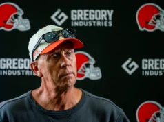 Browns HC Todd Monken desafia Deshaun Watson após ser nomeado QB1