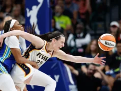 “Defesa média da WNBA contra Kaitlyn Clarke”: os fãs do Fever reagem quando Odyssey Sims enfrenta a guarda superstar, mandando-a com o joelho no chão