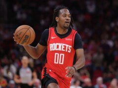 Tristan Newton, da UConn, dispensado pelo Houston Rockets, apesar do sucesso na G League