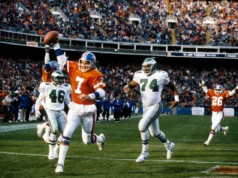 John Elway ganhou menções honrosas nas listas dos melhores QBs de cada década