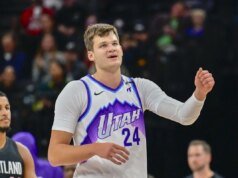 O ex-campeão do Lakers, Walker Kesler, ataca DeAndre Ayton após a negociação
