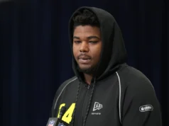 Notre Dame está divulgando sua posição sobre a contratação de jogadores do elenco da NFL