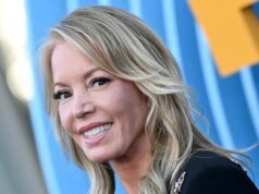 Jenny Buss está contestando os esforços dos irmãos para vender a participação no Lakers