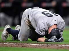 O ex-jogador de campo dos Yankees anunciou sua aposentadoria em meio à pressão dos playoffs