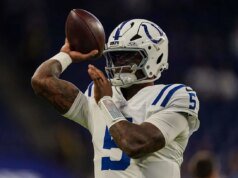 Anthony Richardson, dos Colts, defendeu seu caso quando Riley Leonard se atrapalhou no final da pré-temporada