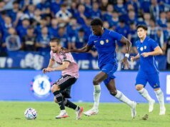 Chelsea confirma última saída, mas assina