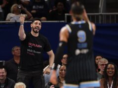 Fãs chocados depois que Enes Kanter foi removido do jogo Fever-Sky WNBA para confronto com estrela na quadra