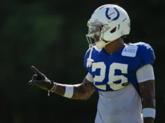 Profundidade do grupo de posição defensiva dos Colts testada em treino conjunto