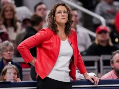O técnico da WNBA defende Stephanie White, do Indiana Fever, em meio ao discurso da liga: ‘Está errado’