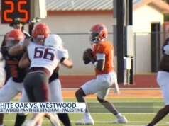 Os poderosos Westwood Panthers enfrentam White Oak em uma luta em casa