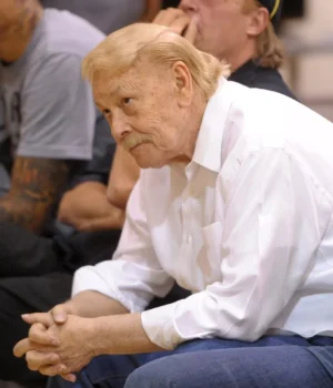 https3A2F2Fmedia.zenfs_.com2Fen2Flebron_wire_usa_today_sports_articles_2342F151a6f7a5009c958689.webp