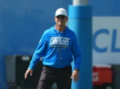 Jim Harbaugh, dos Chargers, teve uma impressão ridícula da dupla dos Seahawks