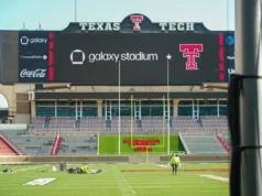 Jones é nomeado na seção estudantil do estádio de futebol americano Texas Tech
