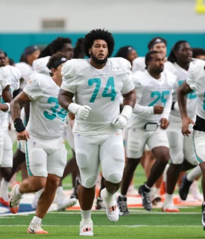 https3A2F2Fmedia.zenfs_.com2Fen2Fmiami_dophins_wire_usa_today_sports_articles_9742Fd8a9d6e3aad1.webp