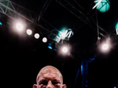 Vídeo BKFC 92: Joe Lauzon, lenda do BÔNUS do UFC, nocauteia oponentes por nocautes técnicos repetidos