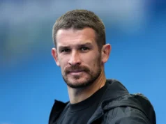 O técnico do Brighton, Dario Vidosic, anunciou sua saída