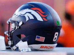 Broncos colocou C Mike Deiter no IR, assinou C Lecitus Smith